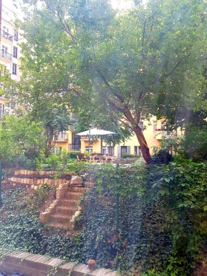 Stylish Apartment A Few Steps From Metro Prague Exterior photo